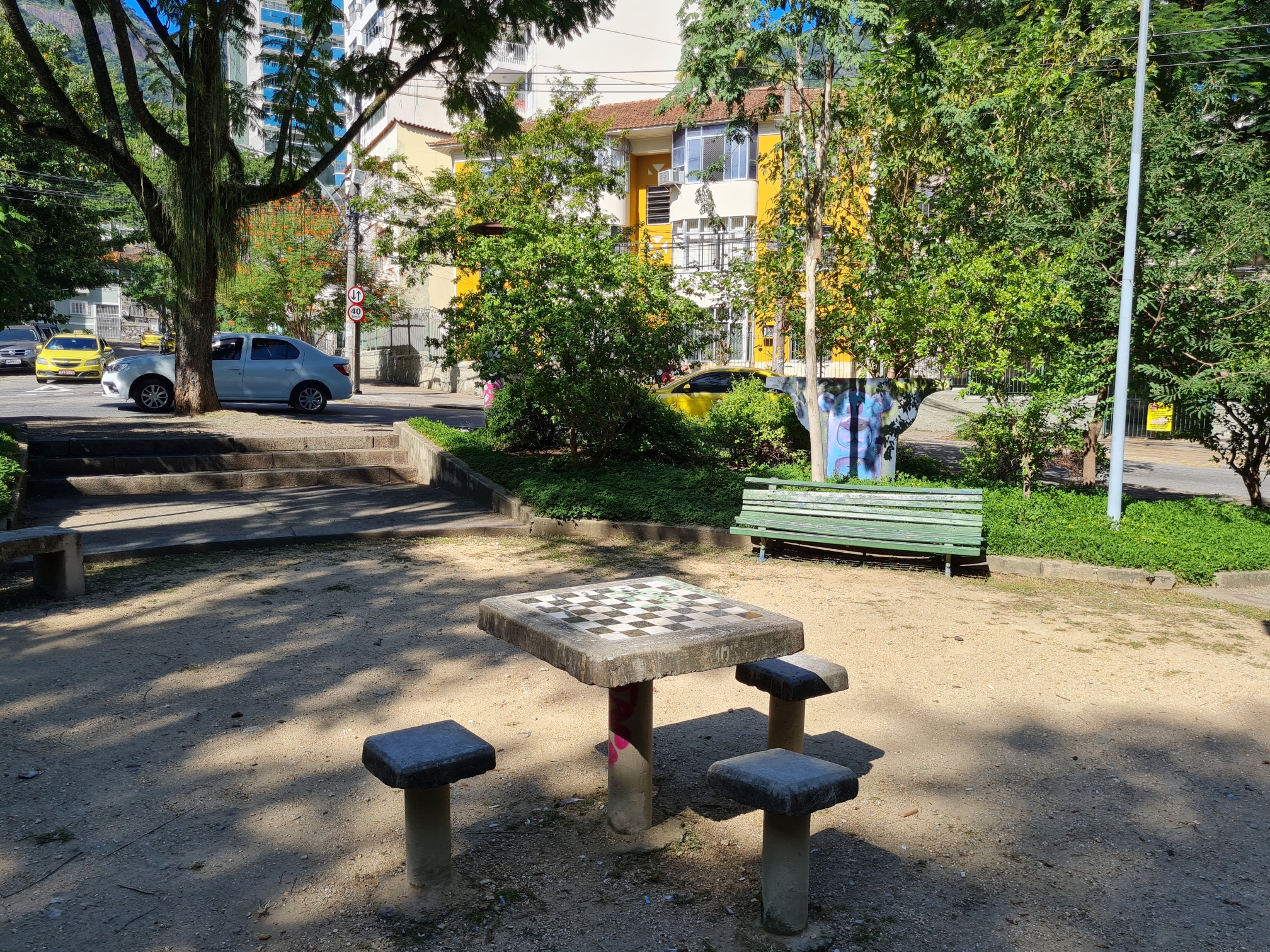 Mesa no centro