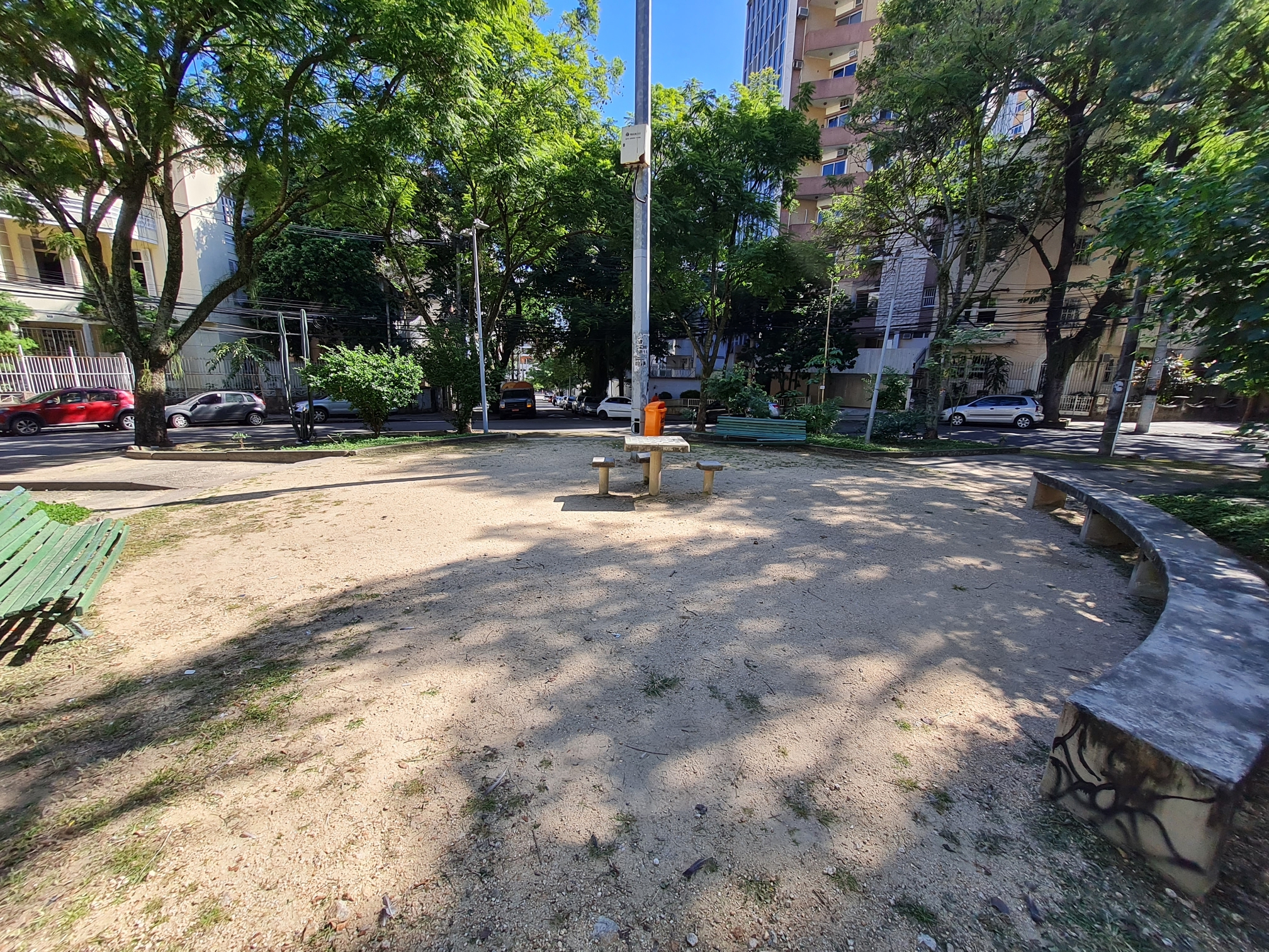 Mesa no centro